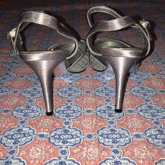 Sliver sparkly  pointy toe Adrianna appellant heels - Picture 4 of 8